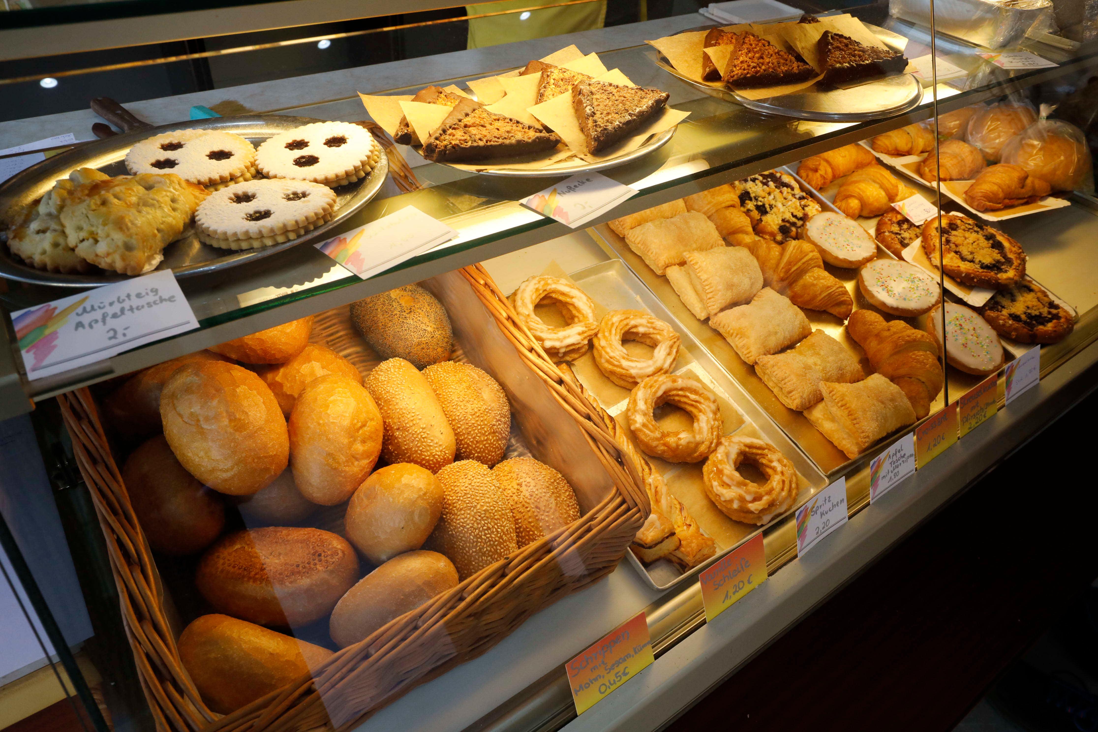 Ausverkauft! Neugierige Kunden Stürmen Neue Bäckerei In Forchheim